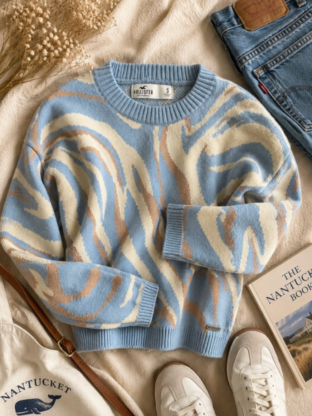 Hollister Blue Abstract Knit Sweater Size Small Soft Cozy Crewneck Pullover